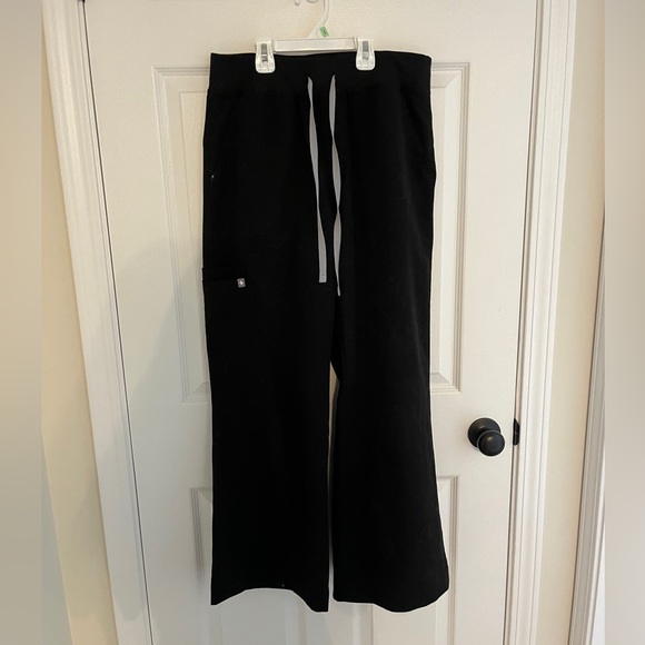 Figs High Waisted Isabel Wide Leg Scrub Pants - Picture 4 of 5